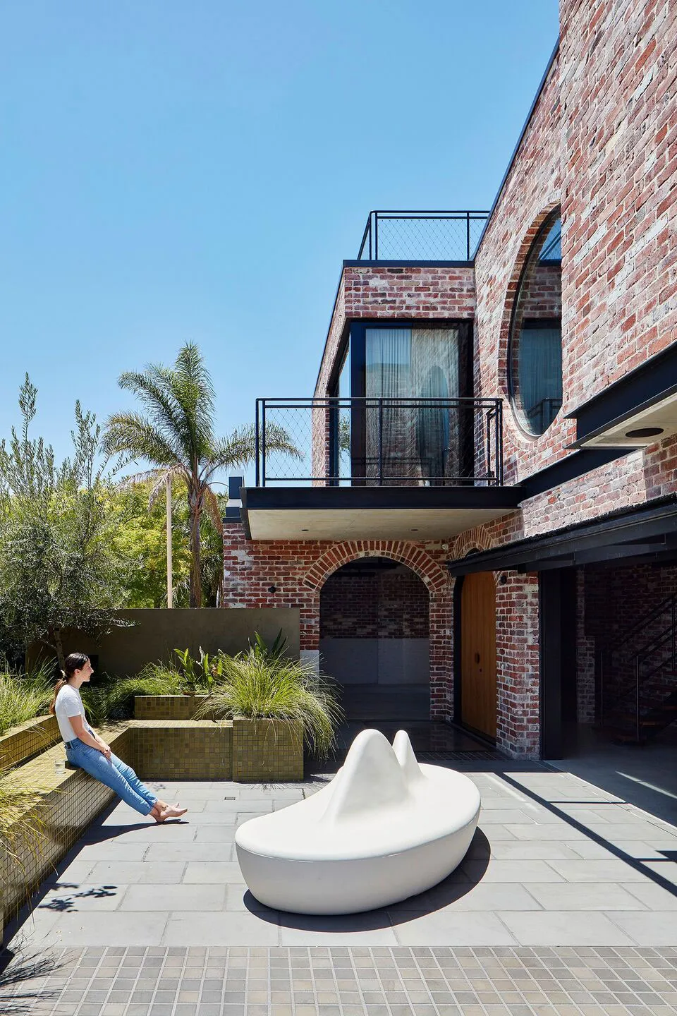 Beauté du briques rouges et design élégant : maison dans le style industriel à Perth (Australie) - Gallery image 1