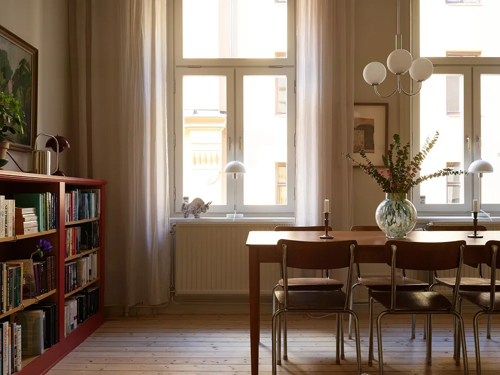 温かみのある砂色の調子と興味深いディテール:ストックホルムにあるアパートメント - Gallery image 6