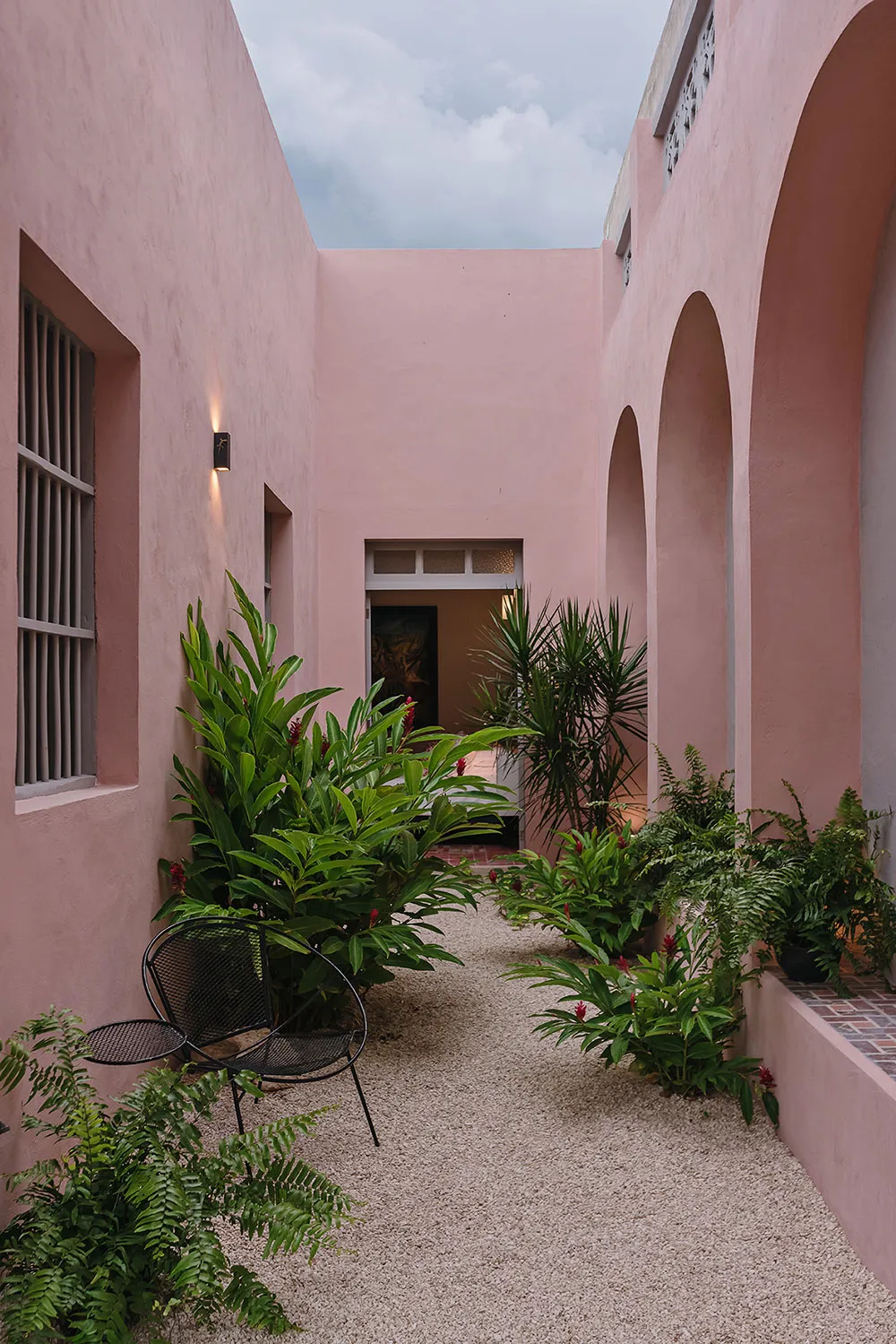 Яркий мексиканский домик с арками и оригинальной плиткой - Gallery image 6