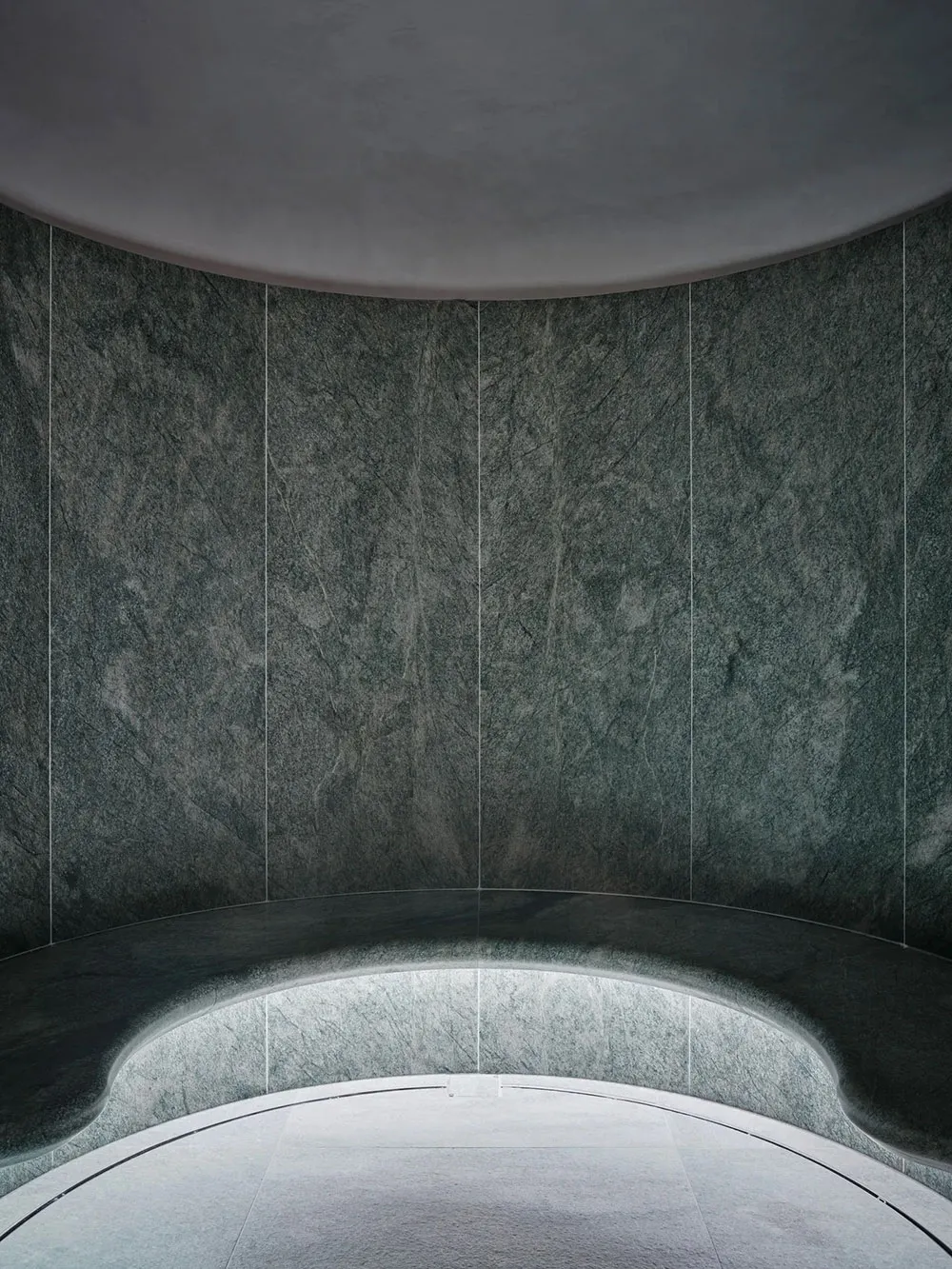 Intérieur élégant et chaleureux à Londres avec de la stuc sur les murs - Gallery image 16