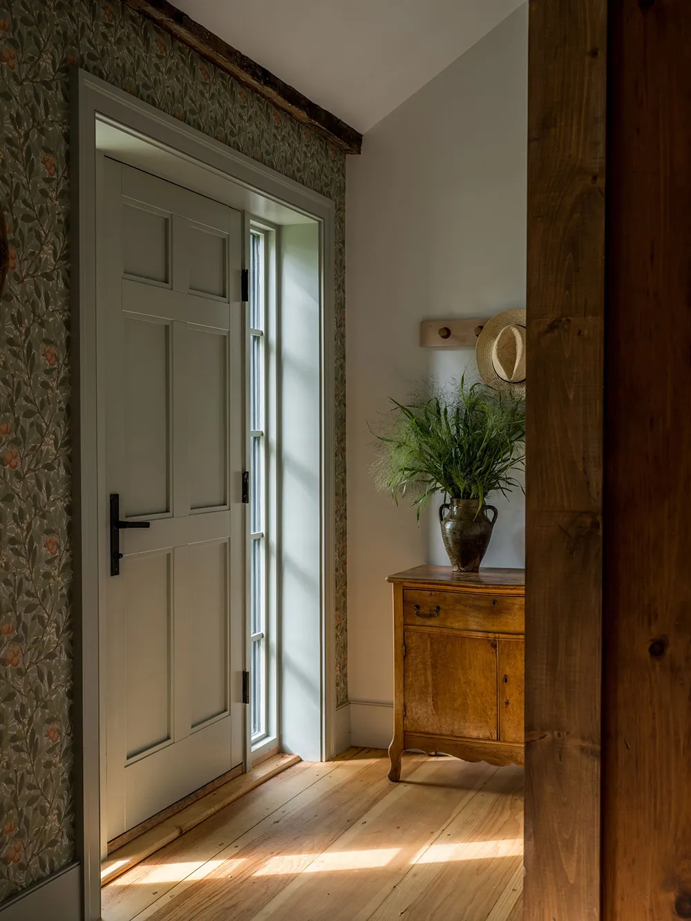 Американський дачний будинок із традиційними та сучасними елементами декору - Gallery image 6