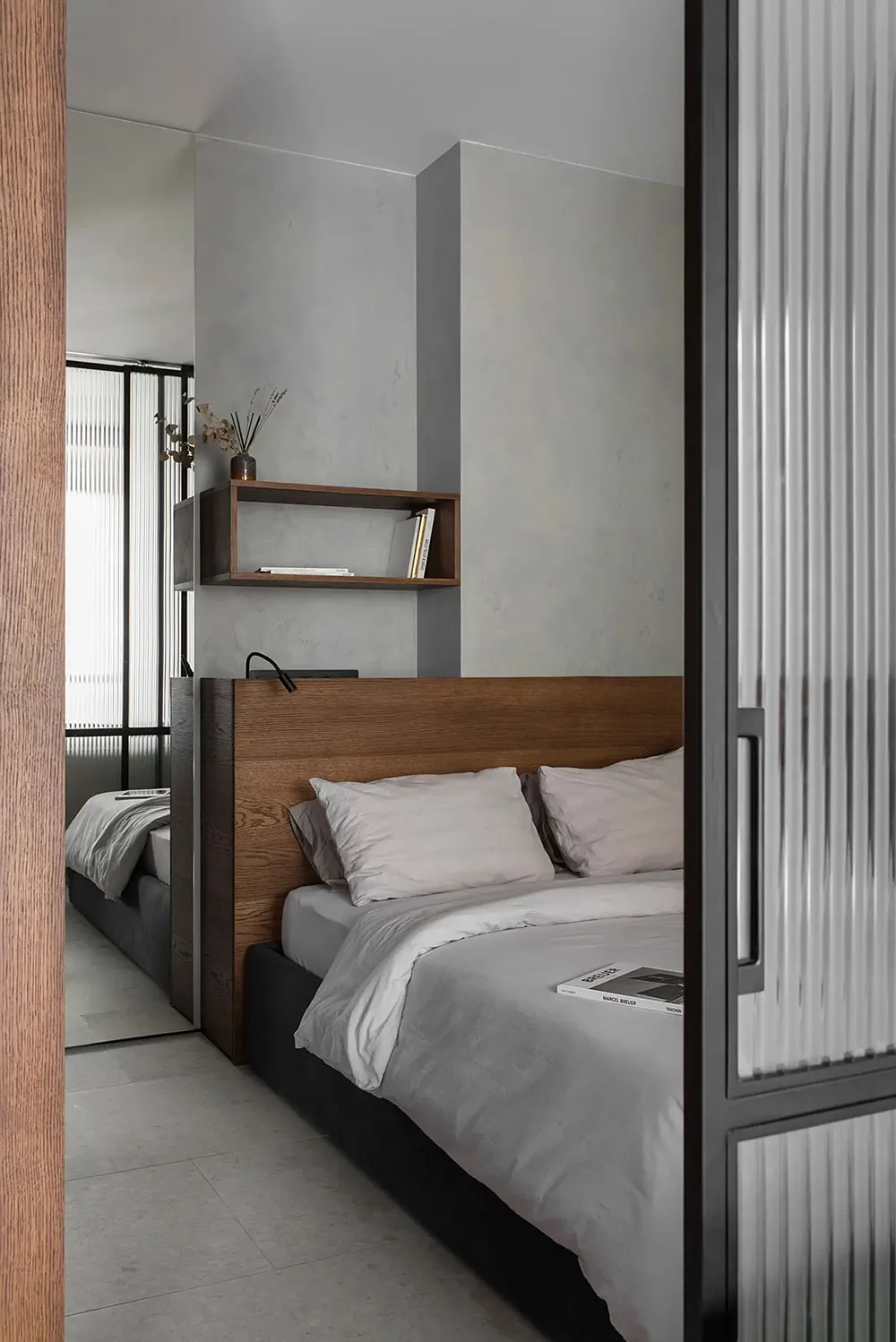 Minimalistische Wohnung in Kiew mit Schlafzimmer hinter Glas (46 qm) - Gallery image 11