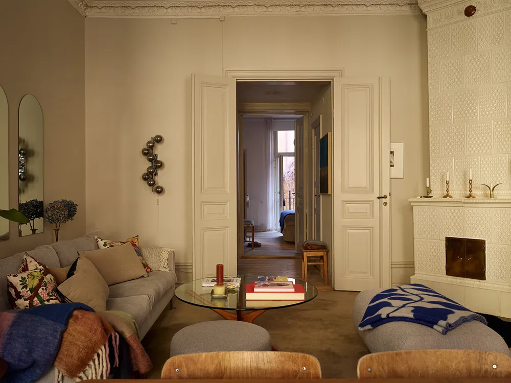 温かみのある砂色の調子と興味深いディテール:ストックホルムにあるアパートメント - Gallery image 3