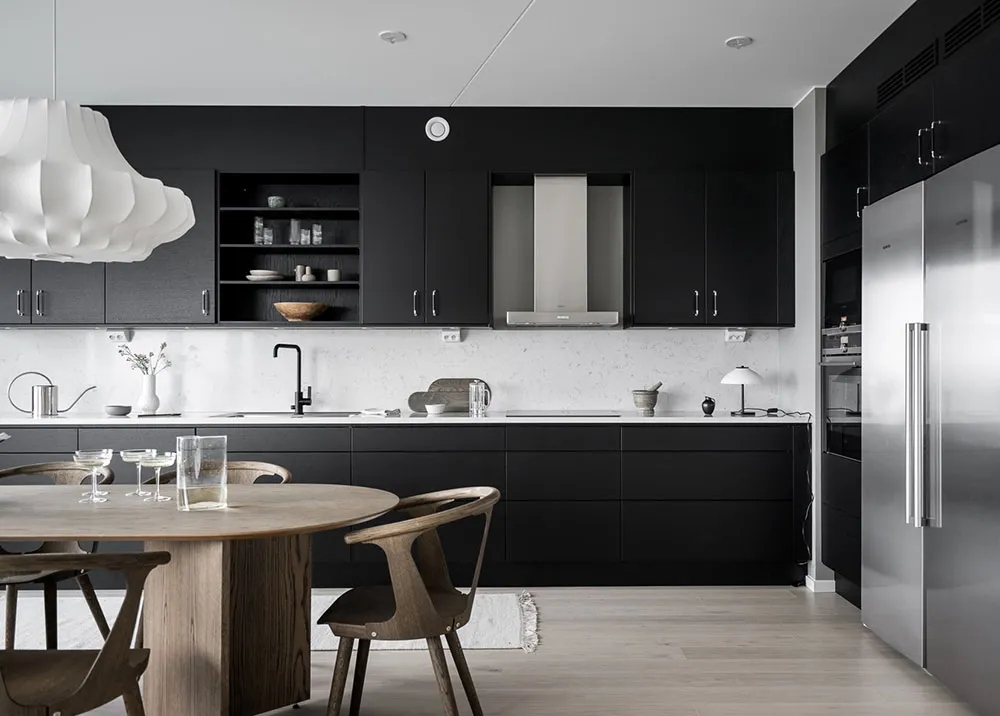 Nowoczesny skandynawski interior w odcieniach szarości w wysokim budynku w Gotenburze - Gallery image 6