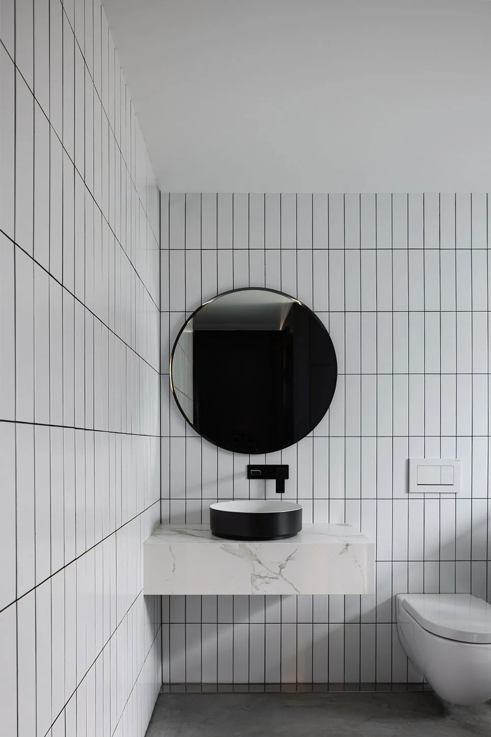 Дом с необычной крышей и эффектной черной кухней в Сиднее - Gallery image 13