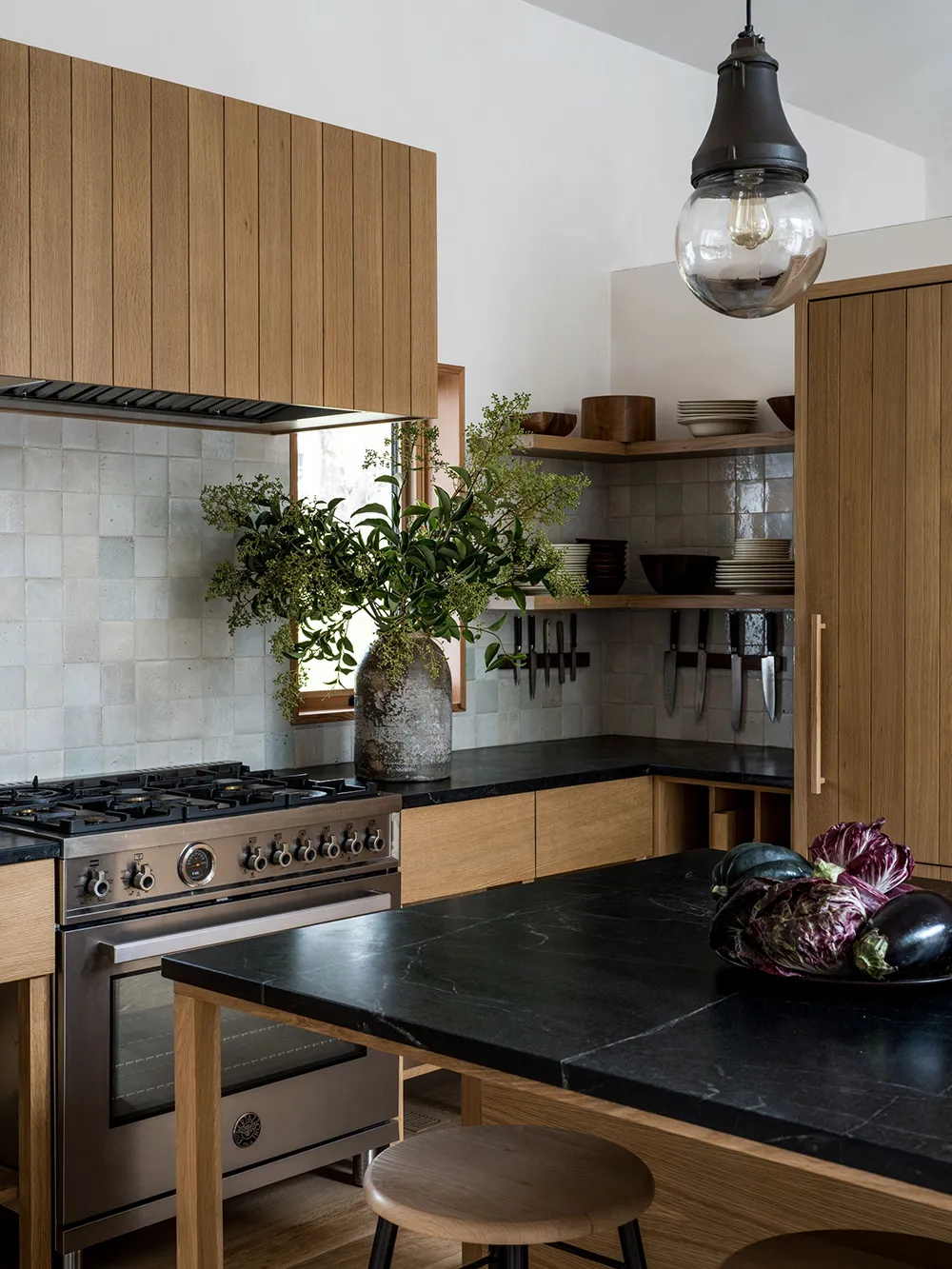 Американський дачний будинок із традиційними та сучасними елементами декору - Gallery image 9