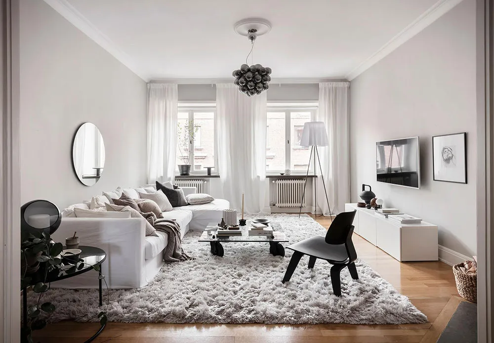 Intérieur scandinave blanc avec salle à manger passagère et chambre bleue (73 m²) - Gallery image 5