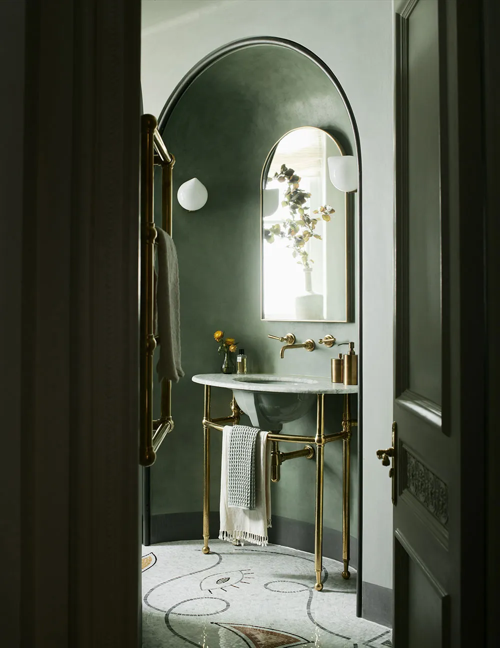 Magnificent Apartments in London with Parisian Influence in Interiors - Gallery image 7