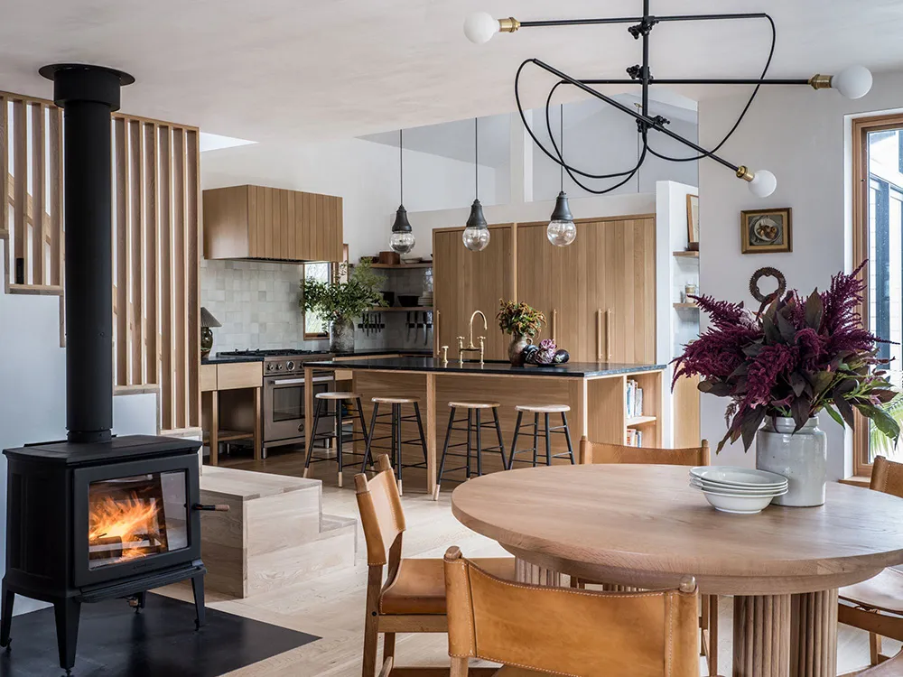 Американський дачний будинок із традиційними та сучасними елементами декору - Gallery image 16