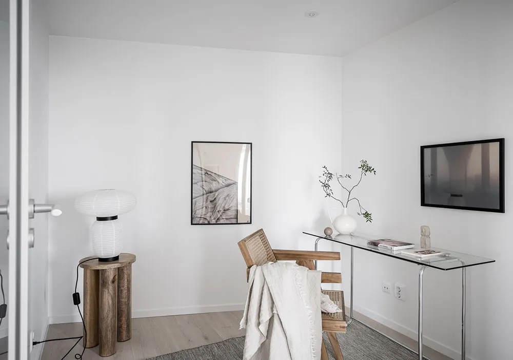 Nowoczesny skandynawski interior w odcieniach szarości w wysokim budynku w Gotenburze - Gallery image 26