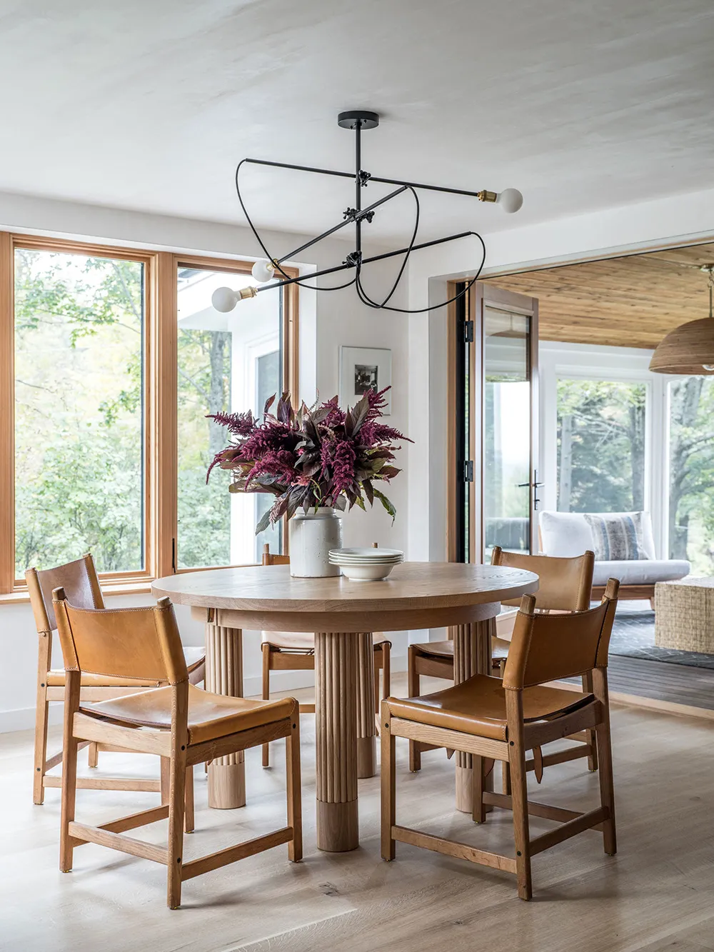 Американський дачний будинок із традиційними та сучасними елементами декору - Gallery image 13