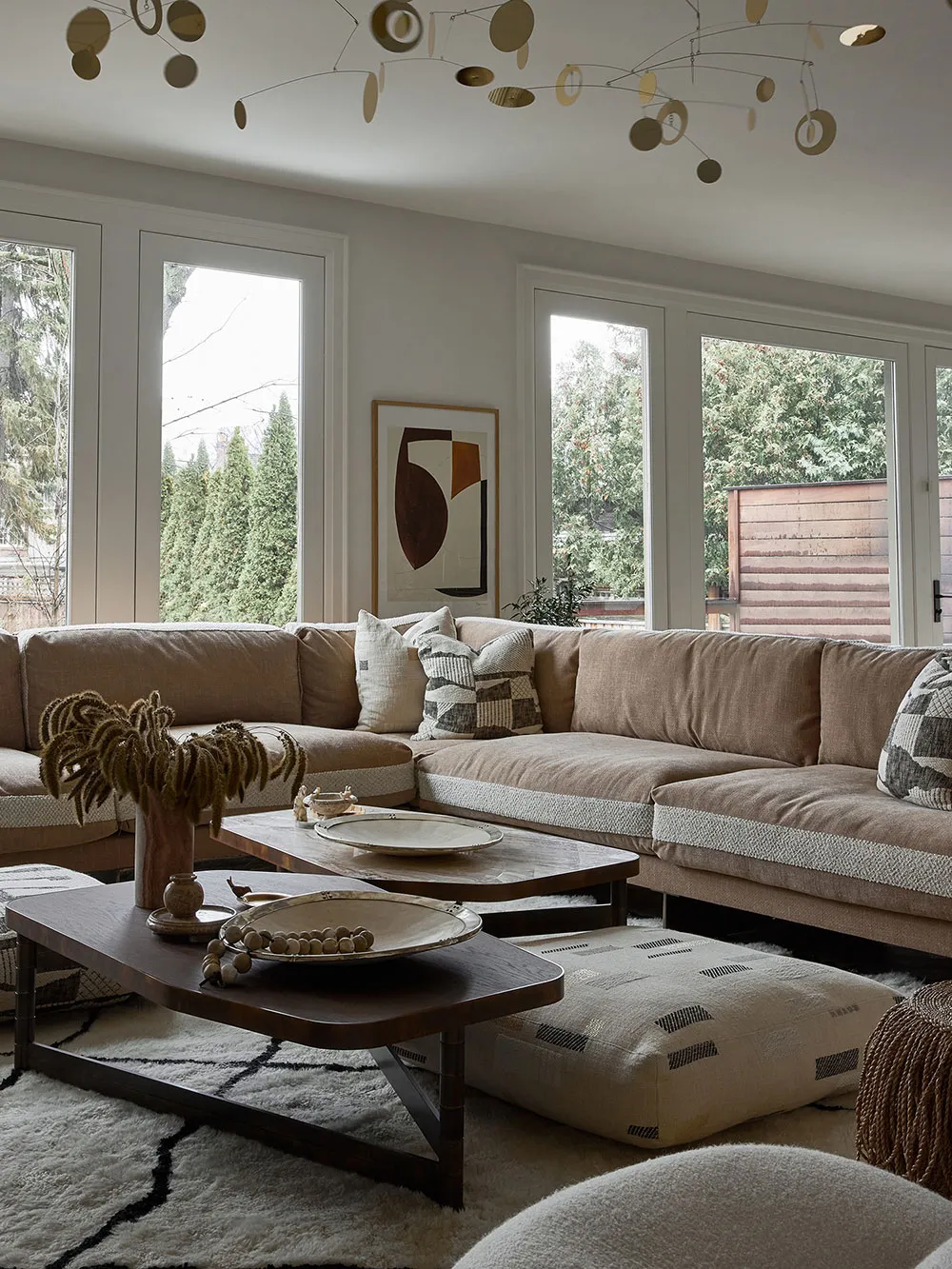 Спокойный и элегантный интерьер в землистых тонах в Канаде - Gallery image 3