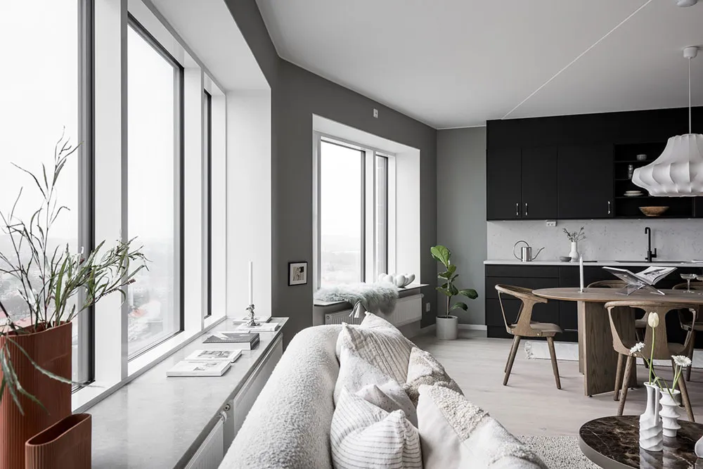 Nowoczesny skandynawski interior w odcieniach szarości w wysokim budynku w Gotenburze - Gallery image 2