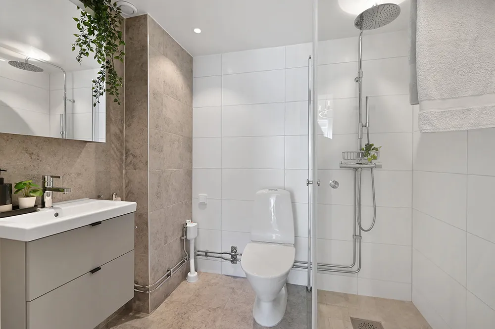 Яркий и тёплый интерьер небольшой квартиры на первом этаже в Стокгольме (34 кв. м) - Gallery image 17