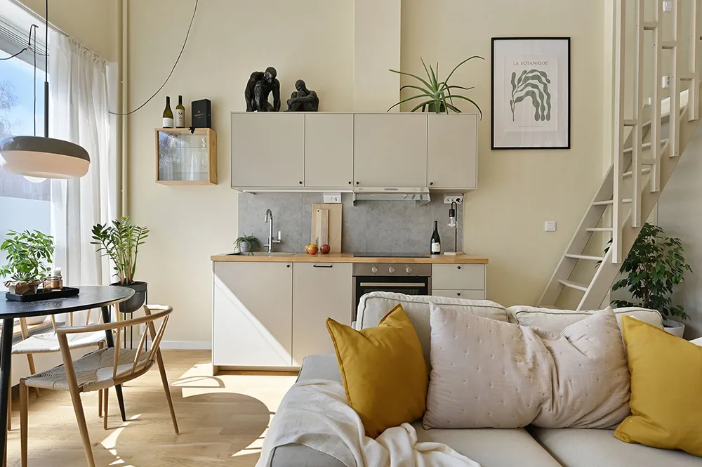 Яркий и тёплый интерьер небольшой квартиры на первом этаже в Стокгольме (34 кв. м) - Gallery image 2