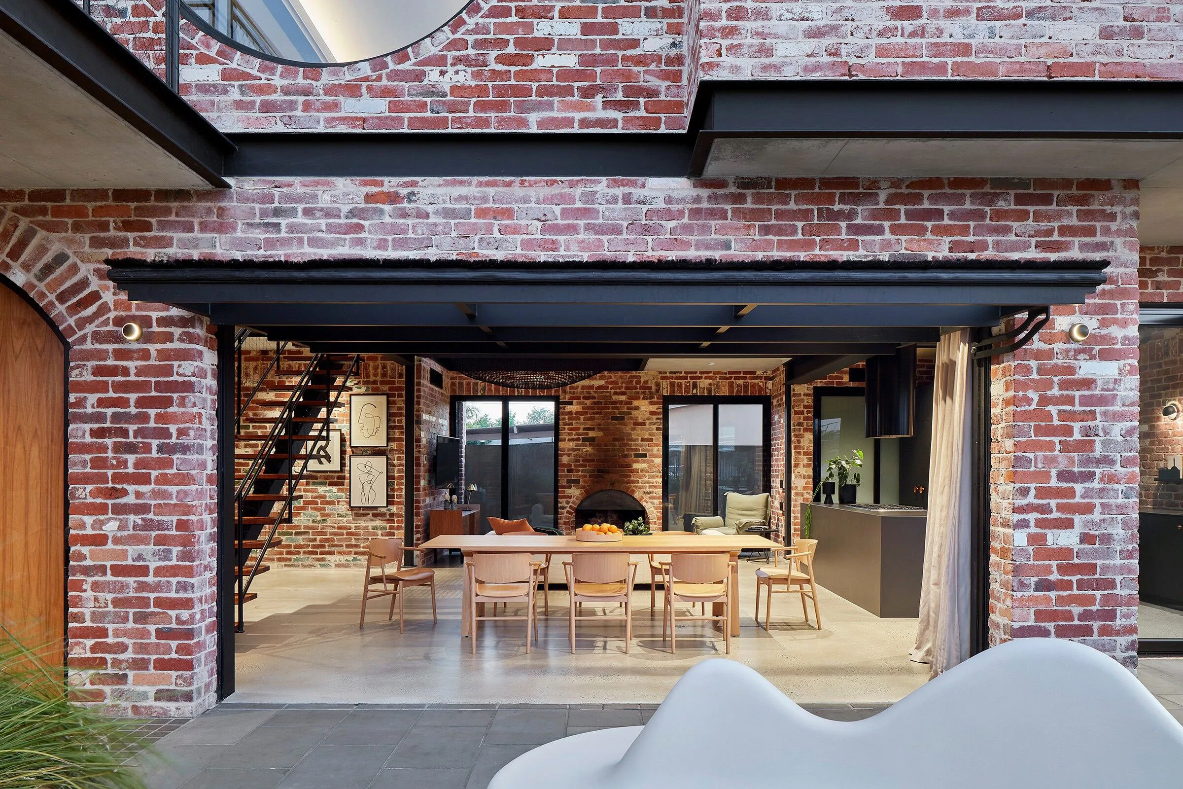 Beauté du briques rouges et design élégant : maison dans le style industriel à Perth (Australie) - Gallery image 13