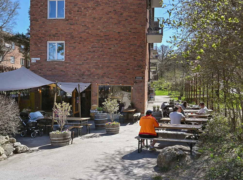 Яркий и тёплый интерьер небольшой квартиры на первом этаже в Стокгольме (34 кв. м) - Gallery image 19