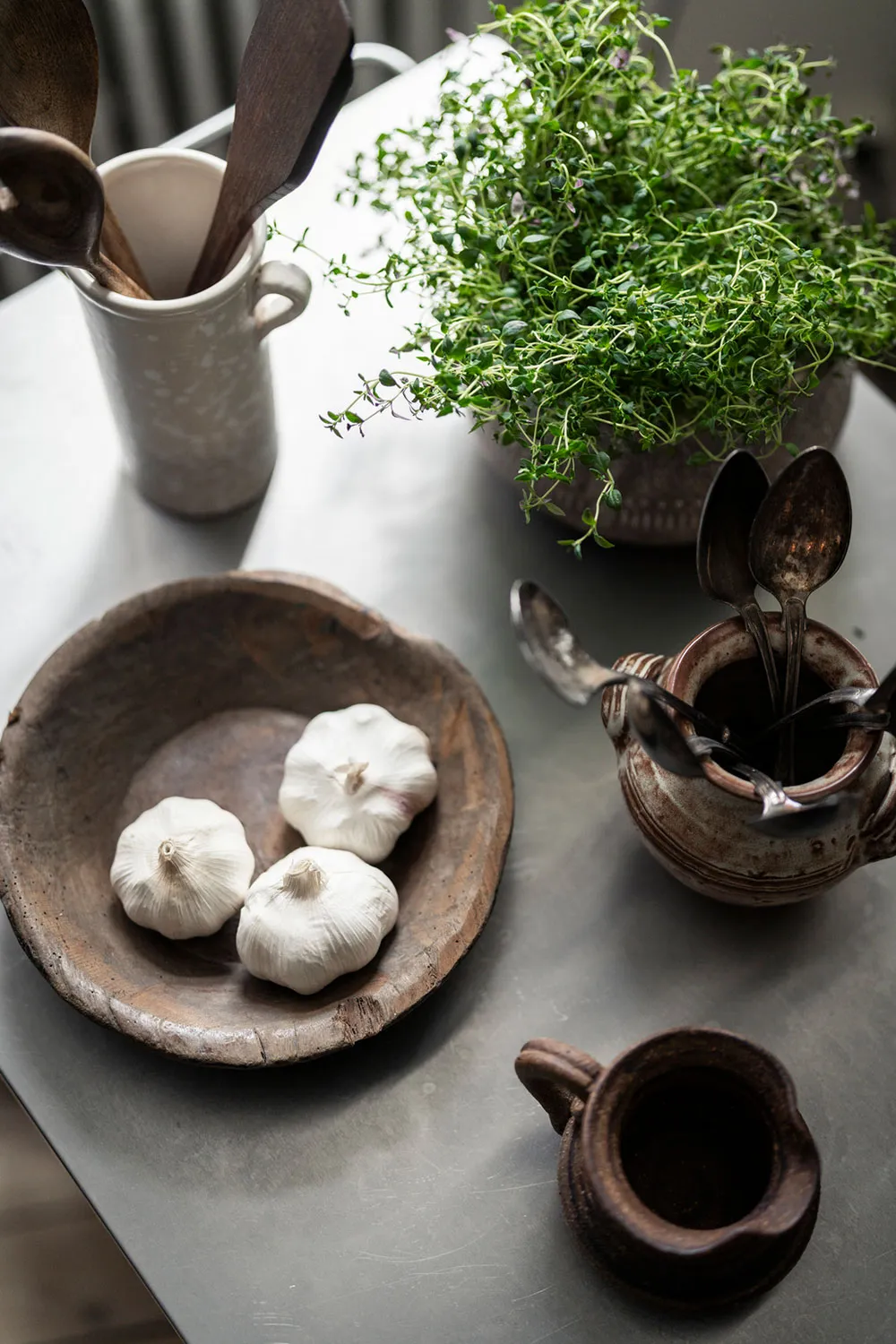 Темні стіни та затишний текстиль: квартира в Швеції - Gallery image 17