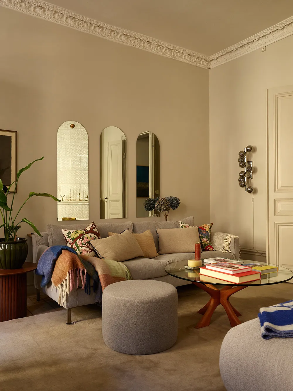 温かみのある砂色の調子と興味深いディテール:ストックホルムにあるアパートメント - Gallery image 9