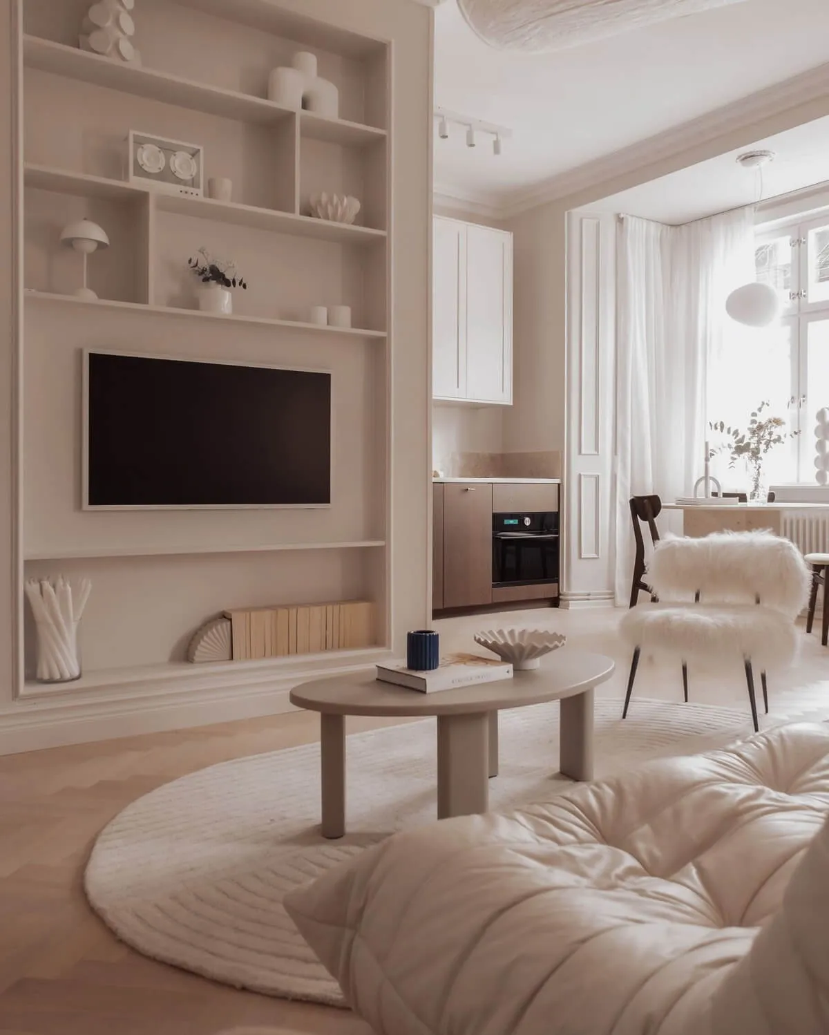 Apartamento pequeño pero elegante y lujoso en tonos lecheros en Estocolmo (47 m²) - Gallery image 5