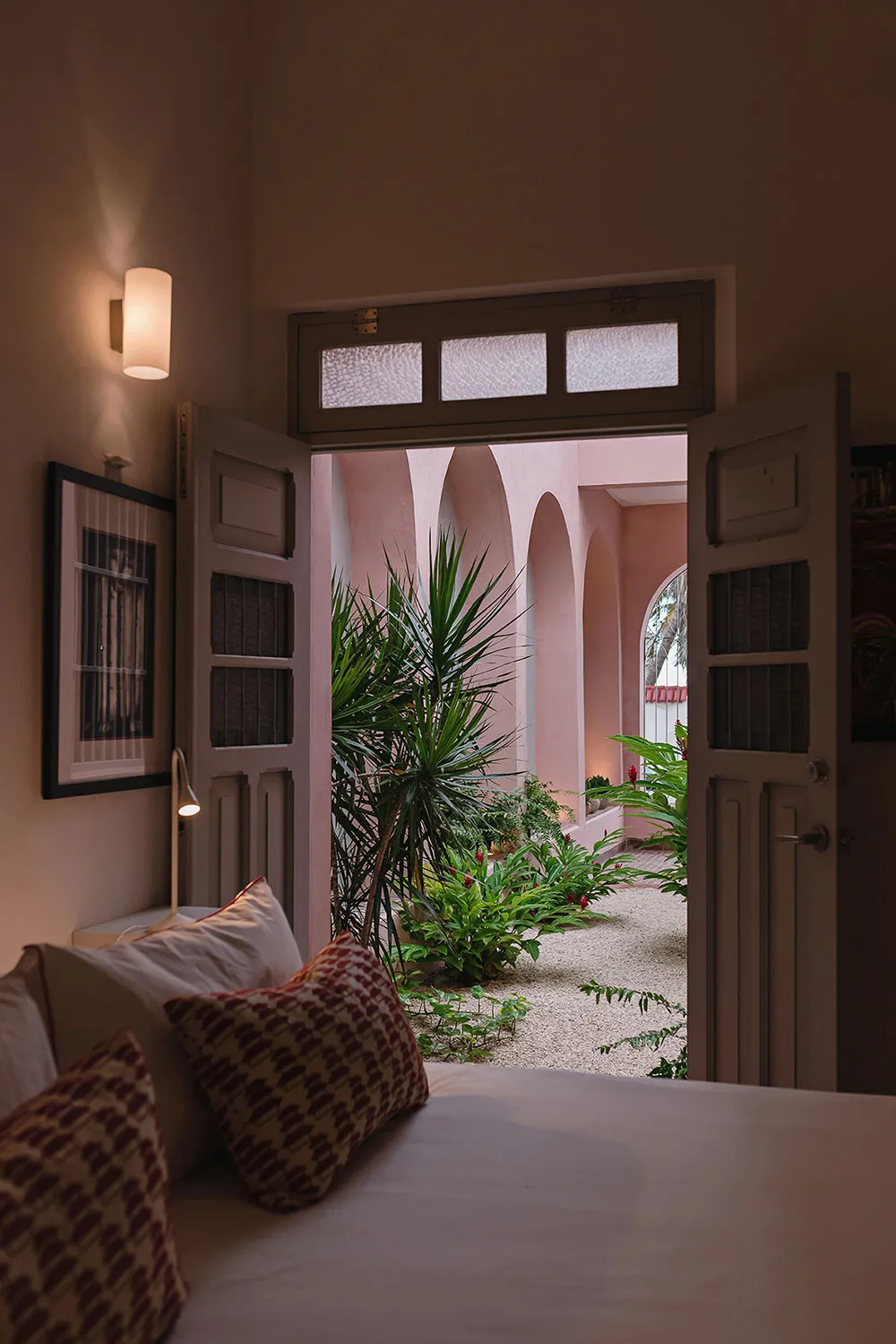 Яркий мексиканский домик с арками и оригинальной плиткой - Gallery image 19