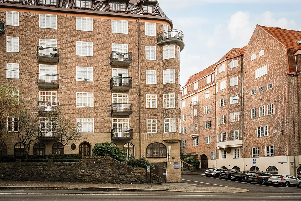 Teintes douces du blanc dans le design d'un appartement suédois spacieux - Gallery image 3