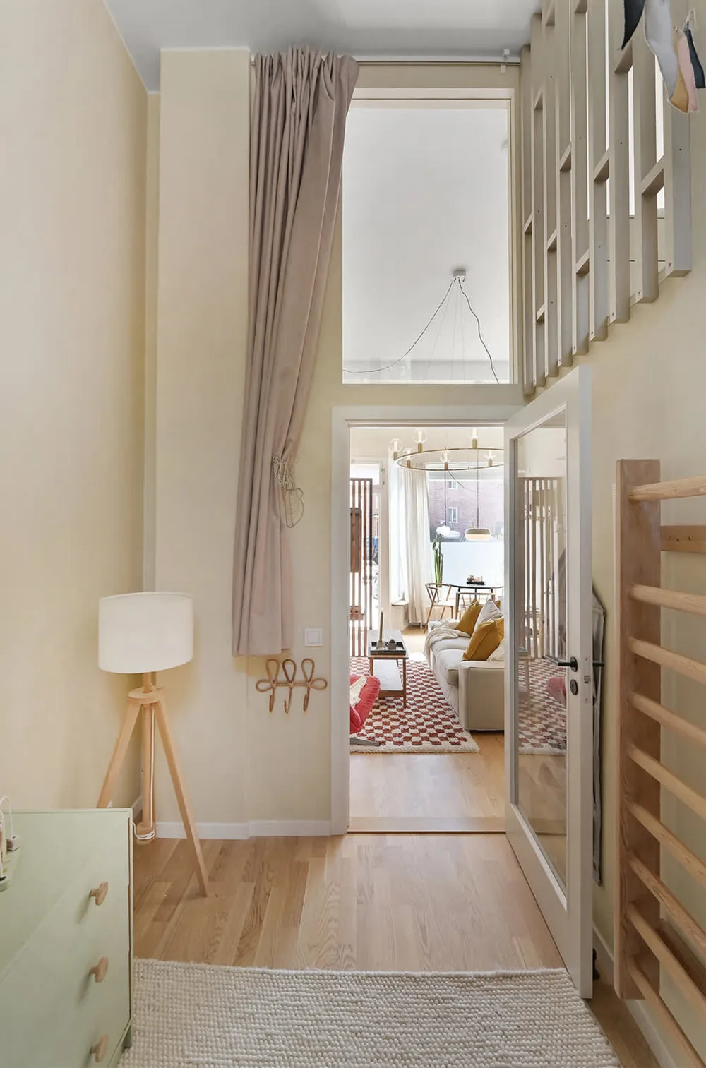 Яркий и тёплый интерьер небольшой квартиры на первом этаже в Стокгольме (34 кв. м) - Gallery image 12