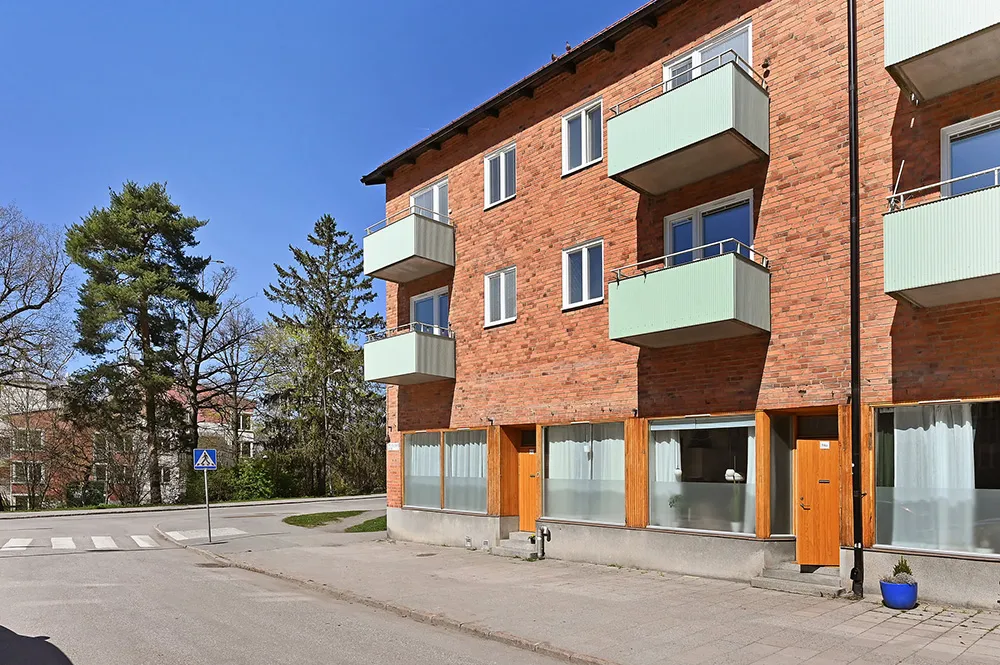 Яркий и тёплый интерьер небольшой квартиры на первом этаже в Стокгольме (34 кв. м) - Gallery image 18