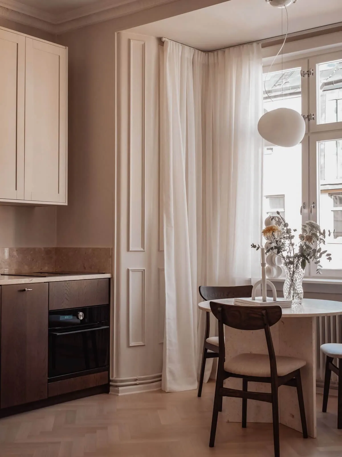 Apartamento pequeño pero elegante y lujoso en tonos lecheros en Estocolmo (47 m²) - Gallery image 8