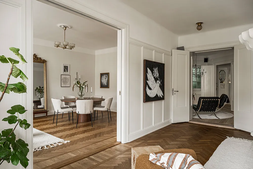 Teintes douces du blanc dans le design d'un appartement suédois spacieux - Gallery image 14