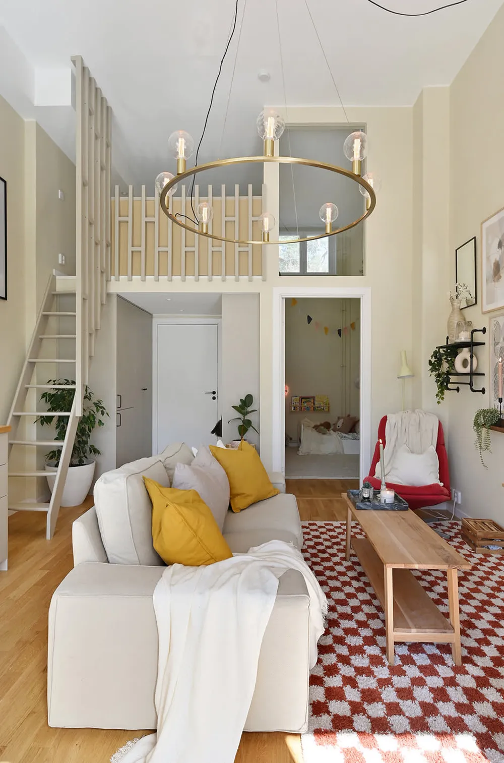 Яркий и тёплый интерьер небольшой квартиры на первом этаже в Стокгольме (34 кв. м) - Gallery image 5