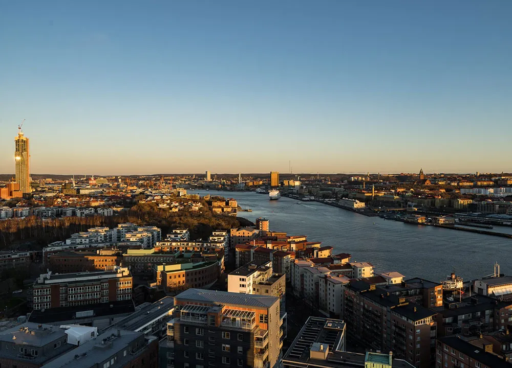 Nowoczesny skandynawski interior w odcieniach szarości w wysokim budynku w Gotenburze - Gallery image 33