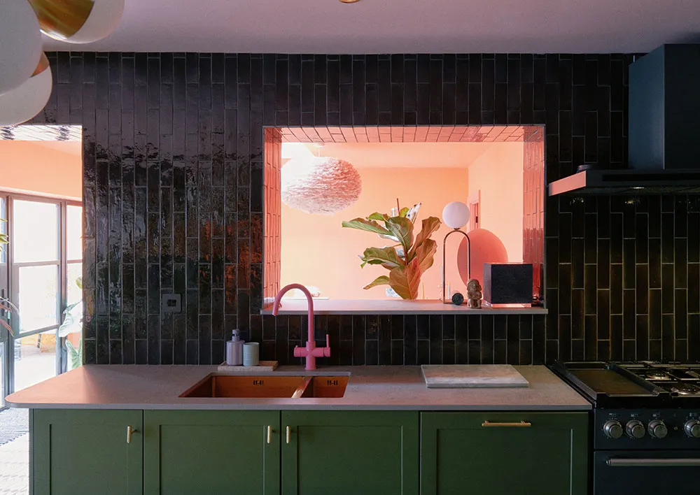 Exceso de colores atrevidos en el diseño de una casa victoriana en Londres - Gallery image 18