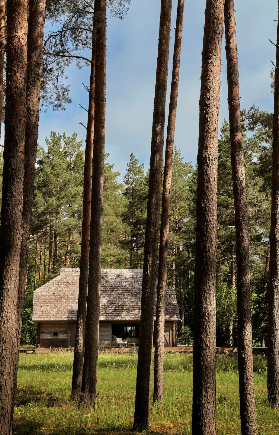 Stylowy design starego rybackiego domu w Łotwie od Vipp - Gallery image 17