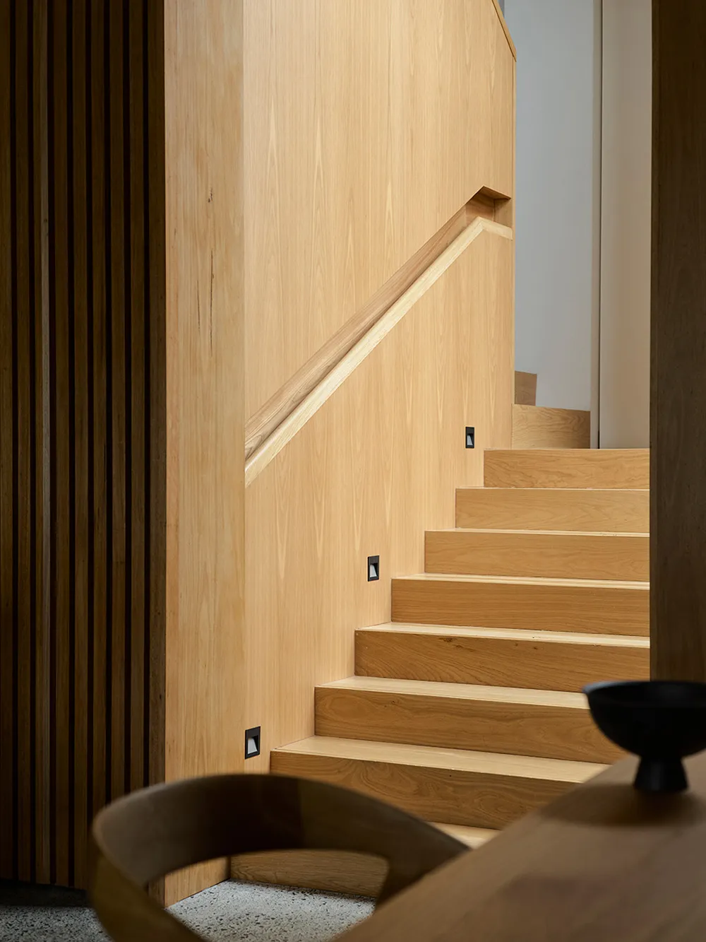 Дерево, бетон и модный декор: современная реконструкция старого бунгало в Сиднее - Gallery image 11