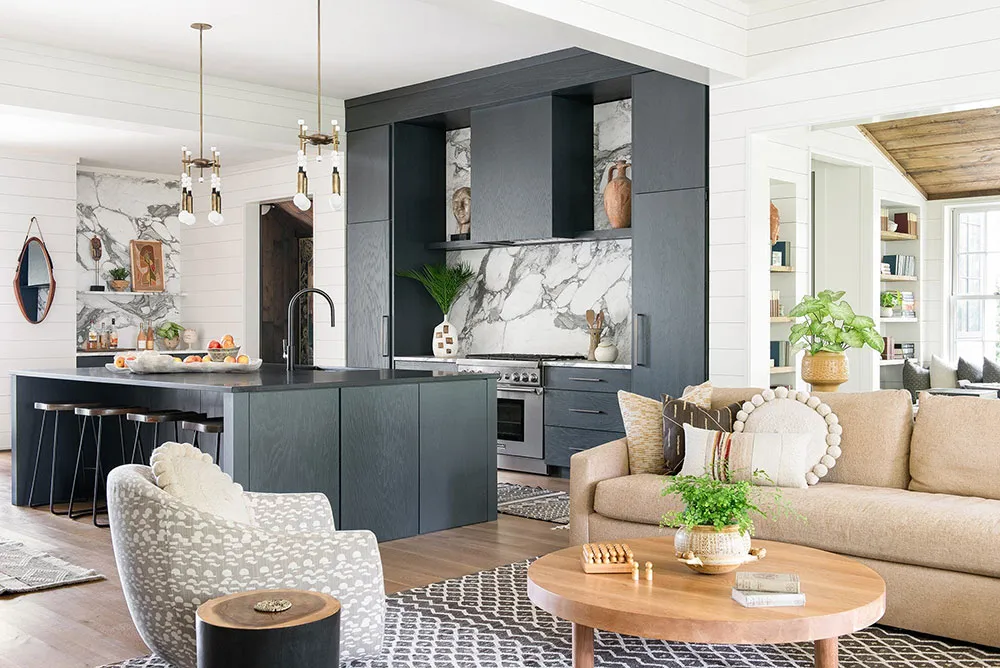 Tropical Spirit in a 19th Century Home Interior in South Carolina - Gallery image 4