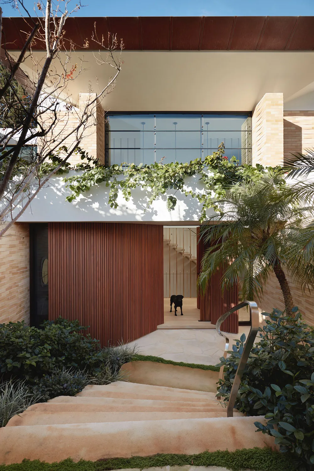 Casa moderna y luminosa en acantilado frente al océano en Sídney - Gallery image 1