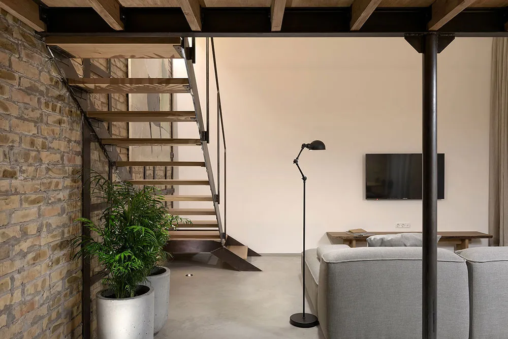 Minimalismo industrial y antresol: pequeña vivienda soltera en Kiev (41 m²) - Gallery image 12