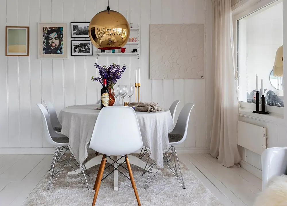 Cozy Lake House in Sweden with White Interiors - Gallery image 7