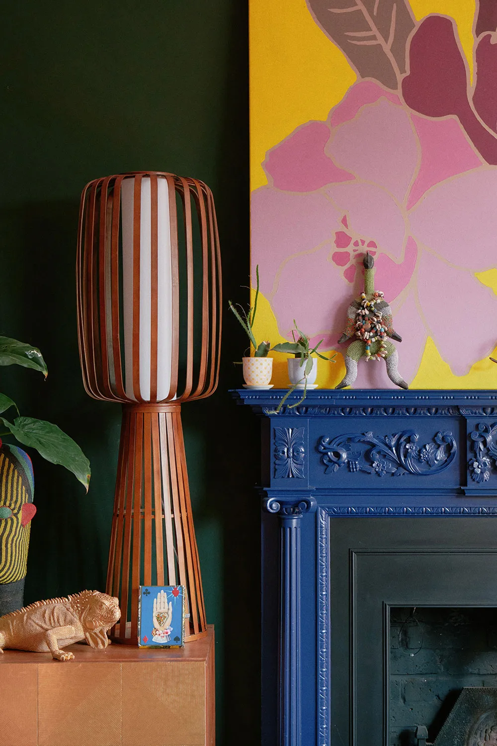 Exceso de colores atrevidos en el diseño de una casa victoriana en Londres - Gallery image 1