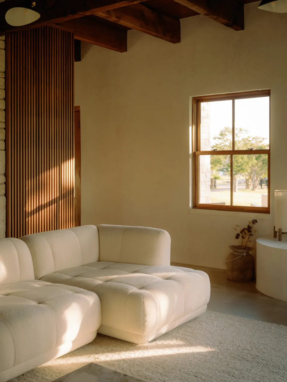 Ruhevolle moderne Interieurs eines amerikanischen Ranchos - Gallery image 4