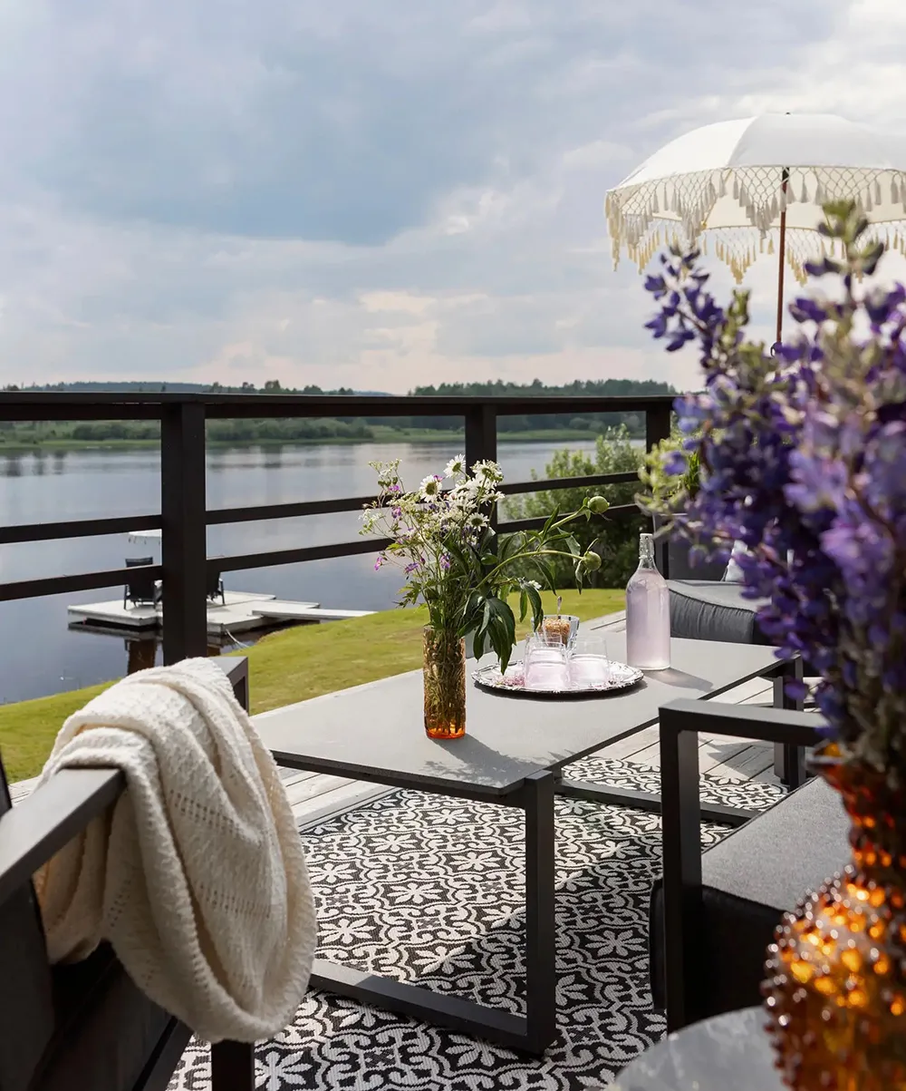 Cozy Lake House in Sweden with White Interiors - Gallery image 9