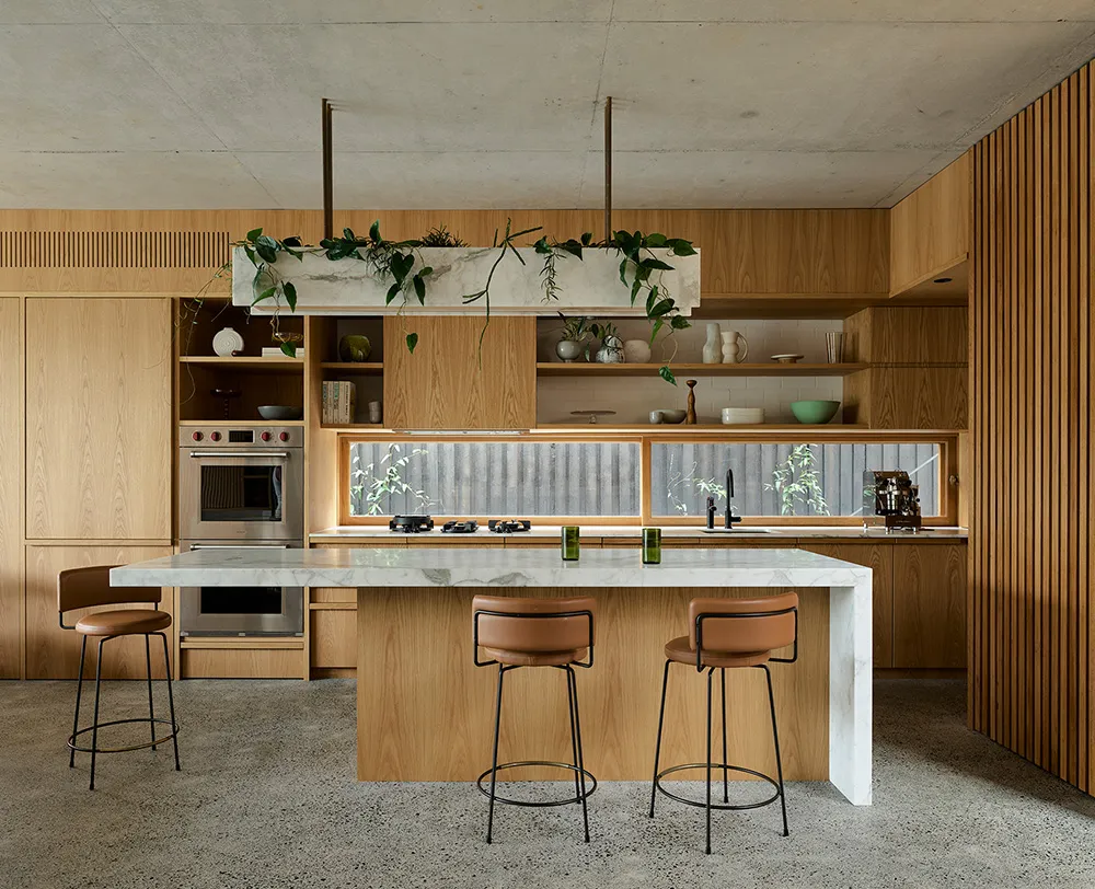 Дерево, бетон и модный декор: современная реконструкция старого бунгало в Сиднее - Gallery image 5