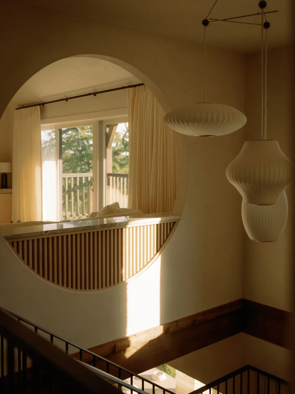 Ruhevolle moderne Interieurs eines amerikanischen Ranchos - Gallery image 11