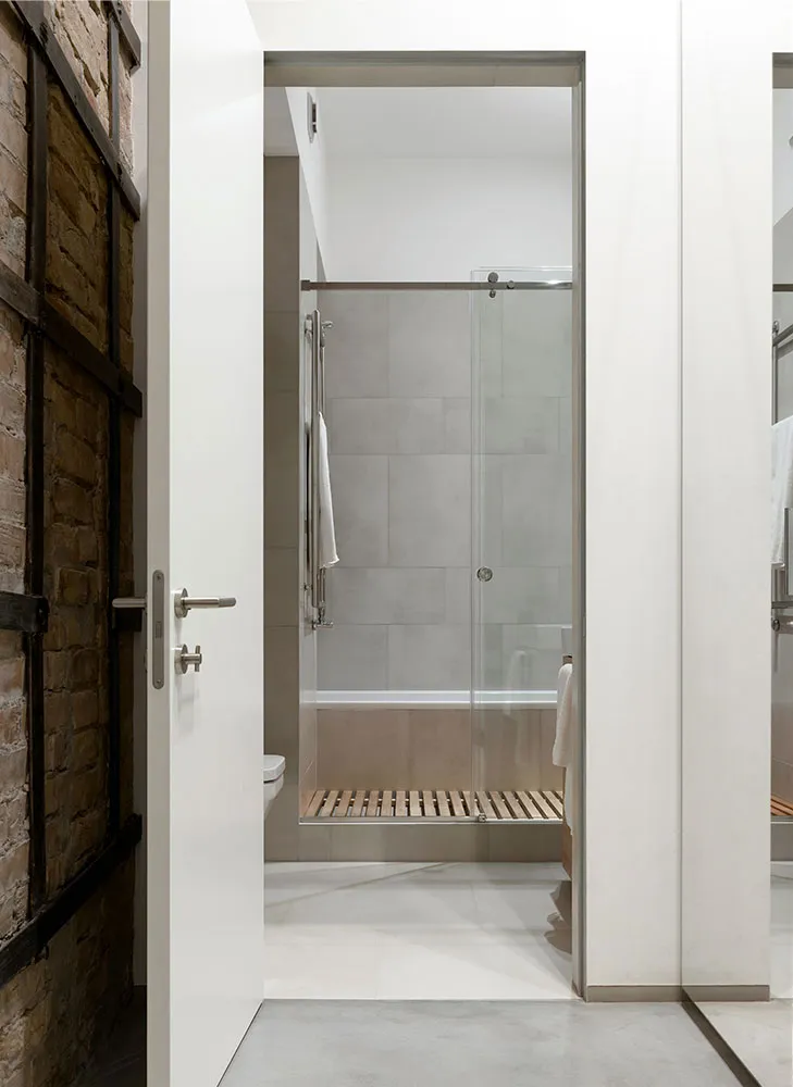 Minimalismo industrial y antresol: pequeña vivienda soltera en Kiev (41 m²) - Gallery image 17