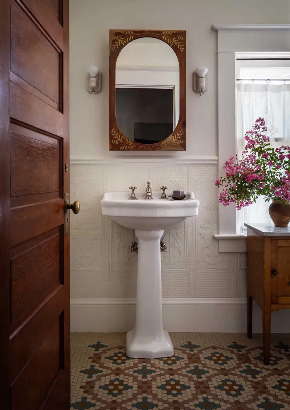 Нежные оттенки зелёного и серого в дизайне красивого дома в Портленде - Gallery image 13