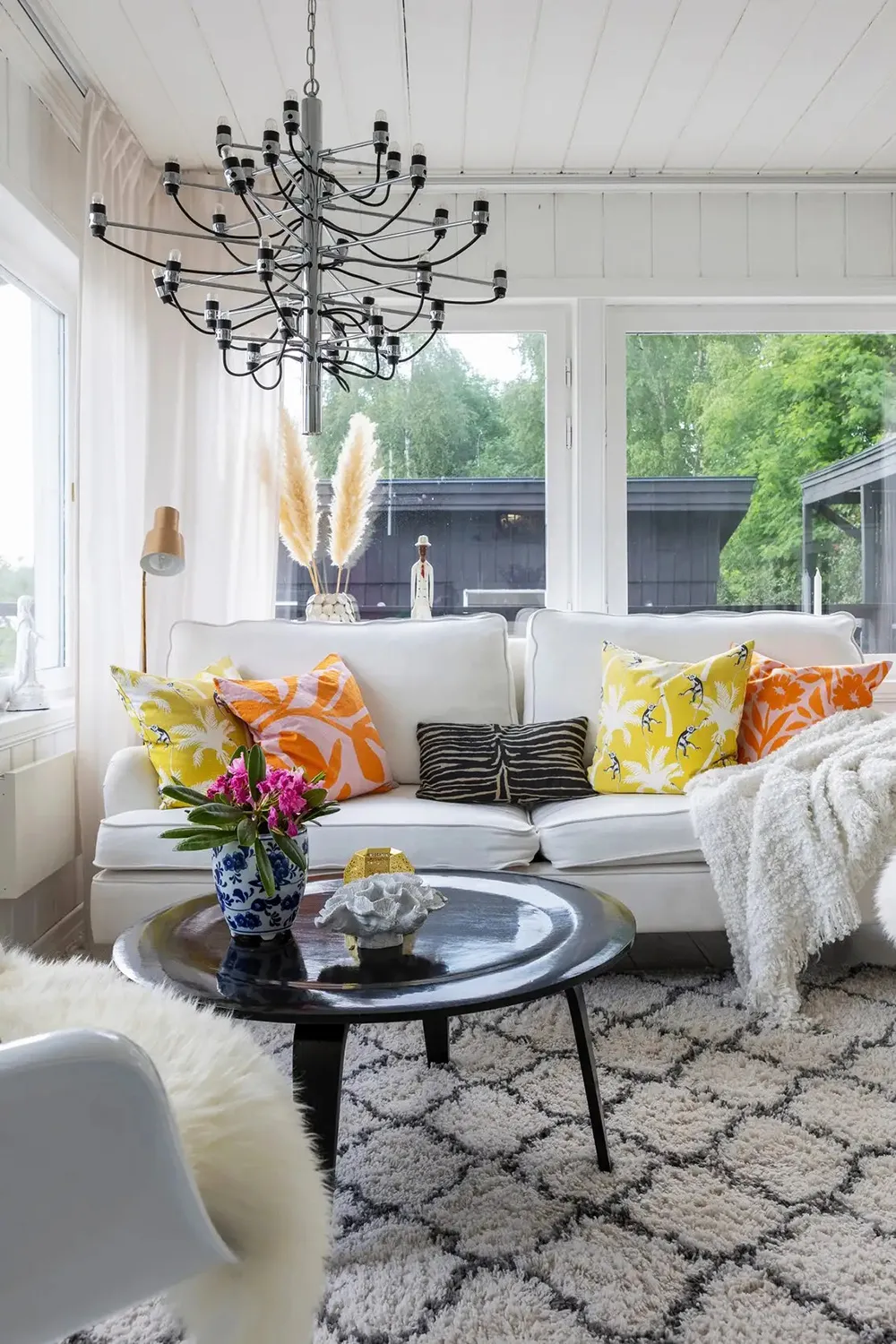 Cozy Lake House in Sweden with White Interiors - Gallery image 3