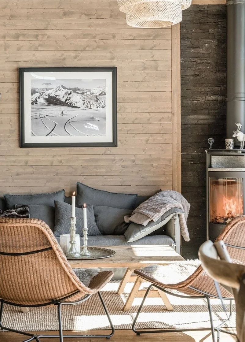 Petit chalet scandinave avec cheminée et mansarde (90 m²) - Gallery image 1