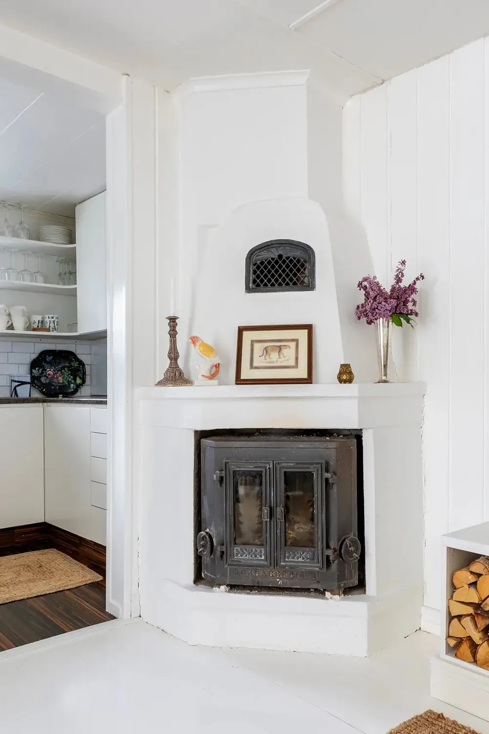 Cozy Lake House in Sweden with White Interiors - Gallery image 6