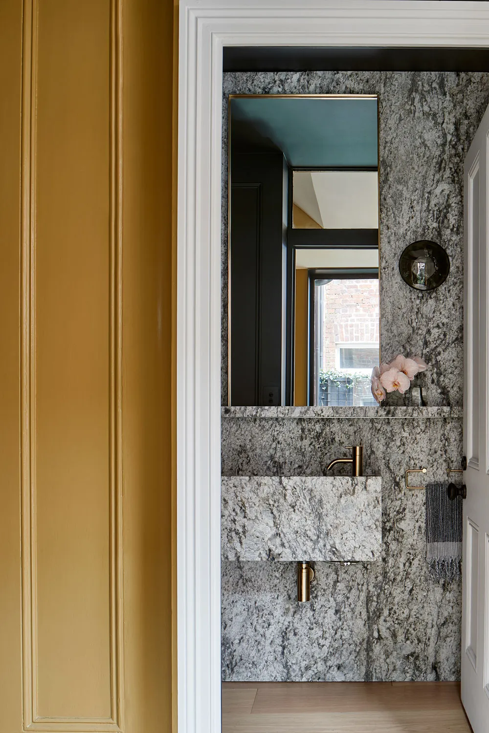 Diseño victoriano con tonos profundos y elegantes en Melbourne - Gallery image 15